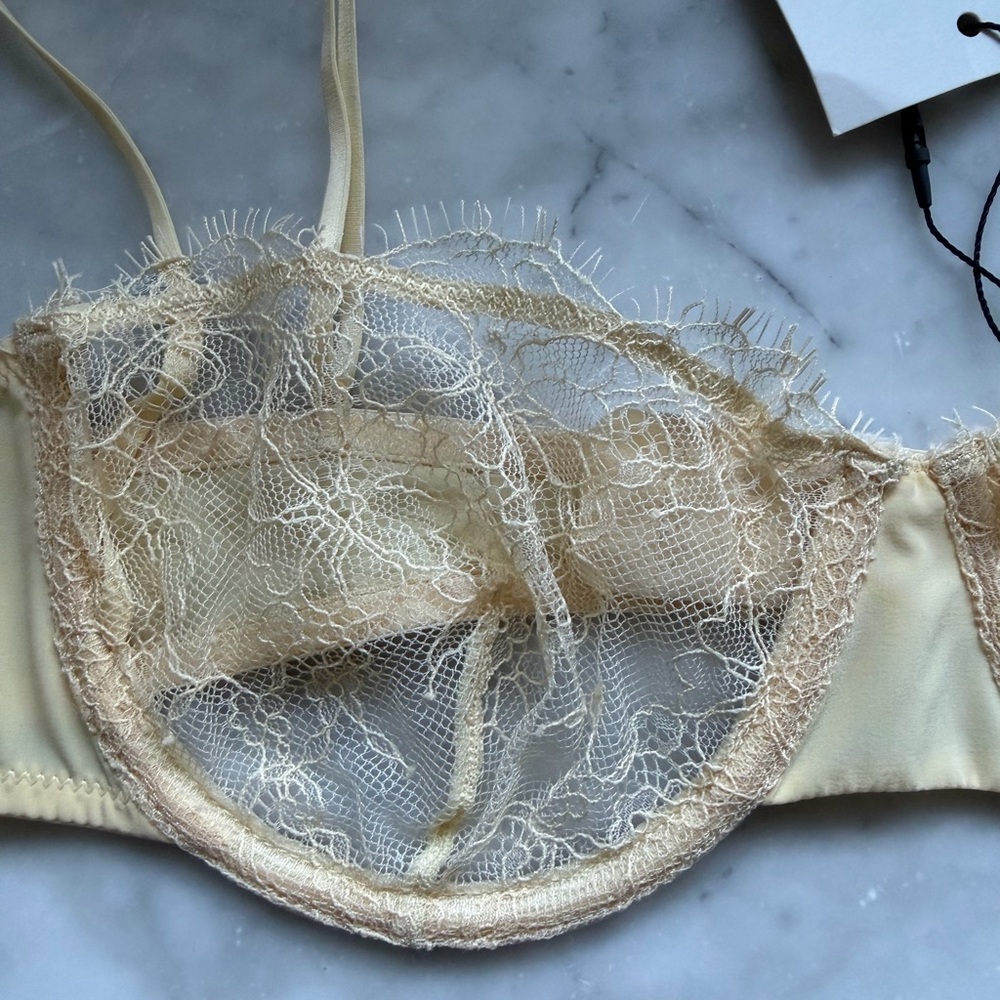 buttercream chantilly lace bra 🧈
